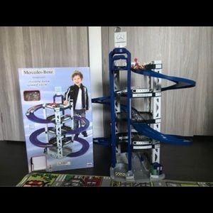 Mercedes-Benz 5 Level Car Park